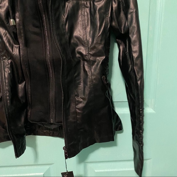 SHEIN’s Women’s leather motorcycle black jacket - Picture 8 of 13